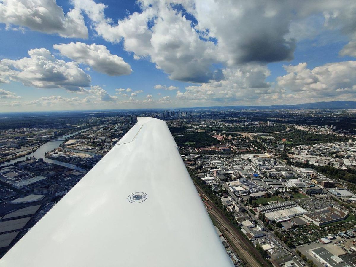 Fl&uuml;gel &uuml;ber Frankfurt
