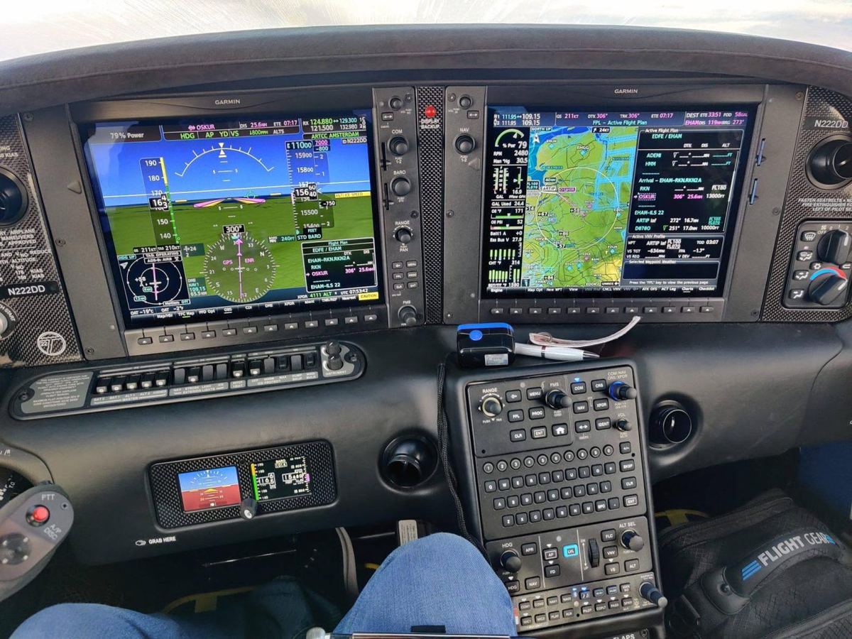 Cirrus SR 22T G6 N222DD Cockpit Perspective+